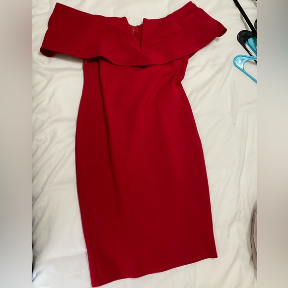 Red off sleeve Fashion Nova dress - Picture 3 of 6